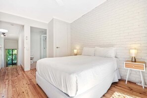 2 chambres, bureau, accĂšs au Wi-Fi (inclus), literie fournie