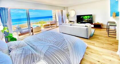 Blue Ocean Beachfront Home - Car & Parking Available