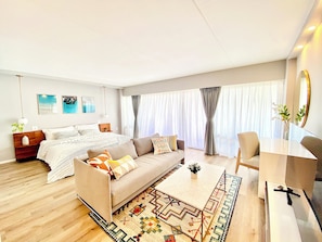 TV - Blue Ocean Beachfront Home (Car Available) (Honolulu)