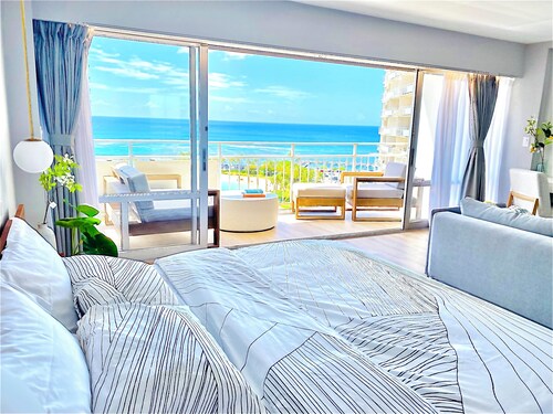 Blue Ocean Beachfront Home (Car Available)