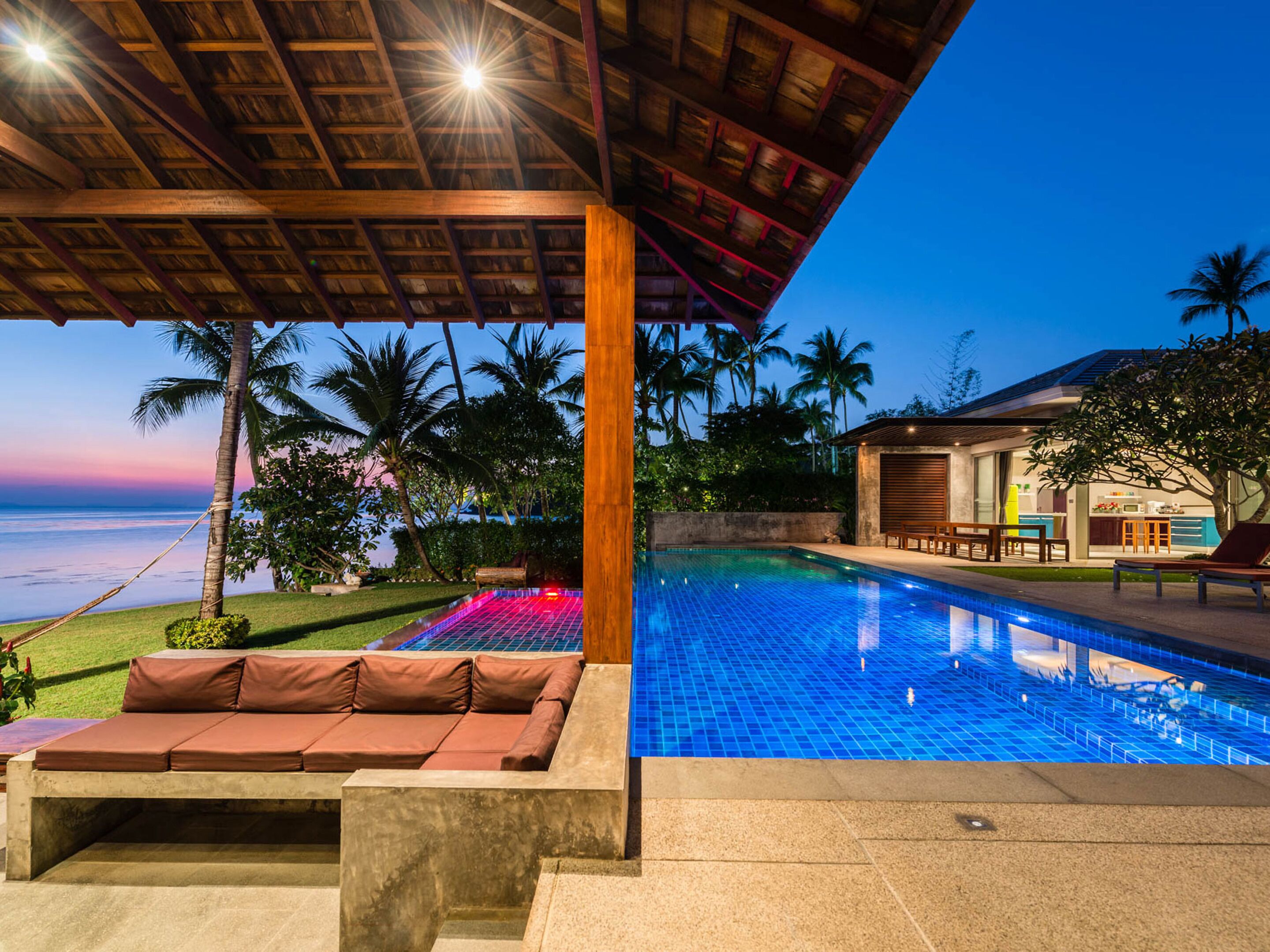 2 piscinas externas, guarda-sóis, espreguiçadeiras