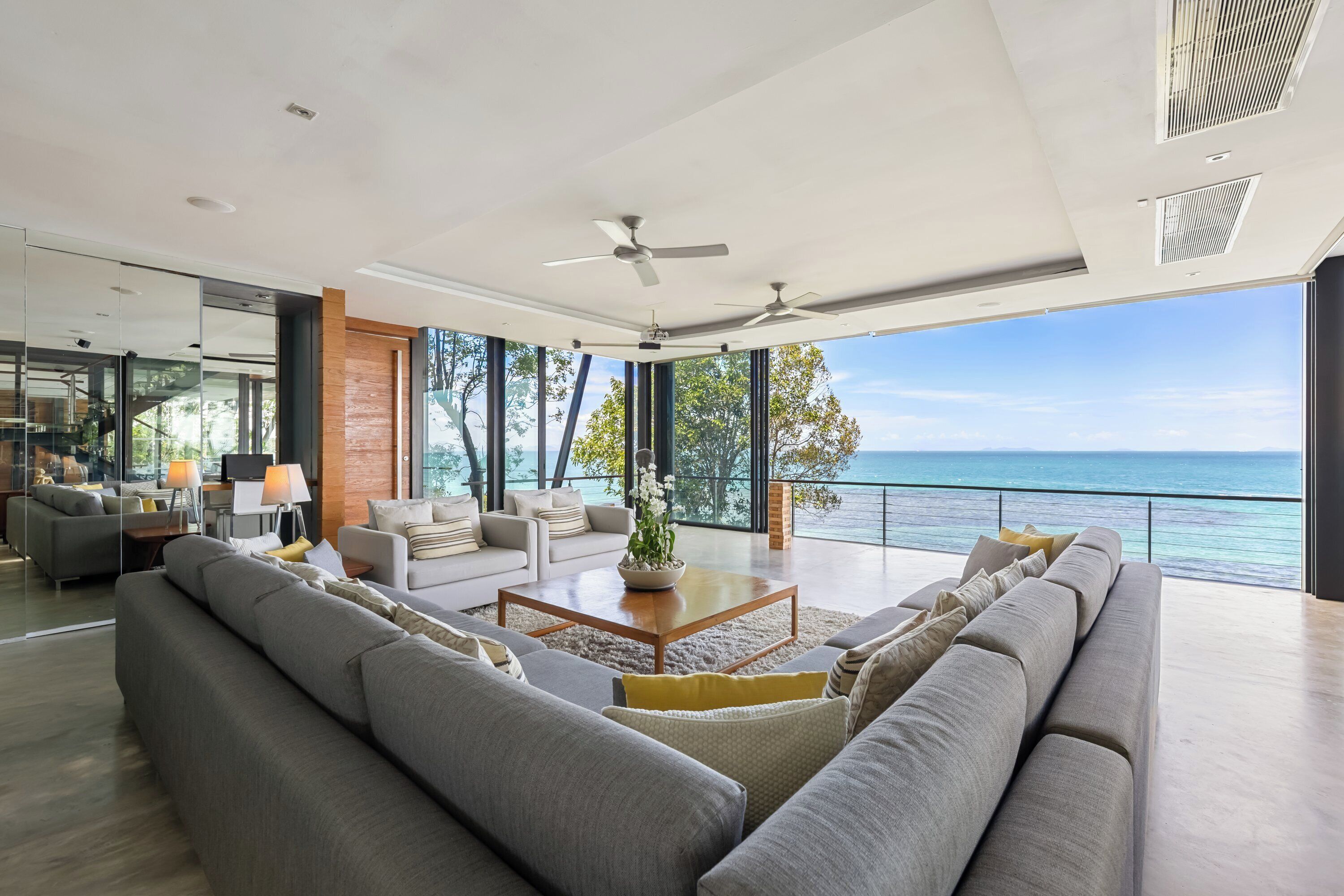 別墅 (5 Bedrooms) | 起居區 | 32-吋電視、數位頻道、 DVD 播放機、乒乓球