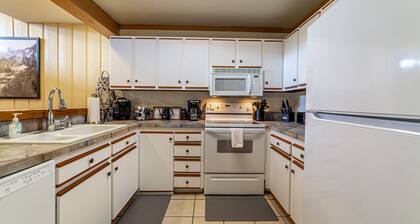 â
 Summer Ready â
 Hot Tub, Summit Views, Close to Village