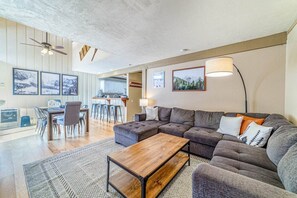 Smart-TV, Kamin, Videothek