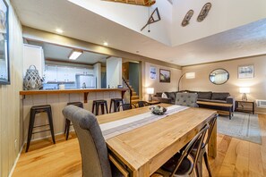 Smart-TV, Kamin, Videothek