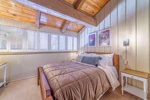 2 عدّة غرف نوم ومكواة/لوح كي وسرير سفر وواي فاي مجانًا