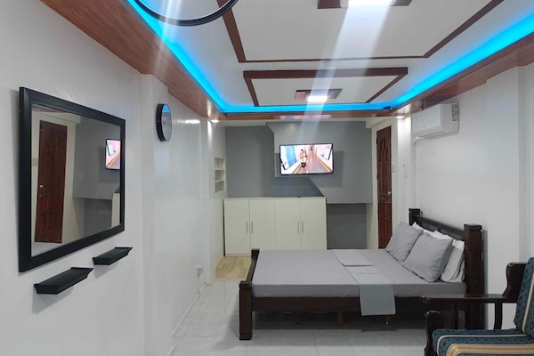 1 habitación, tabla de planchar con plancha, wifi y ropa de cama