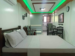 1 habitación, tabla de planchar con plancha, wifi y ropa de cama 