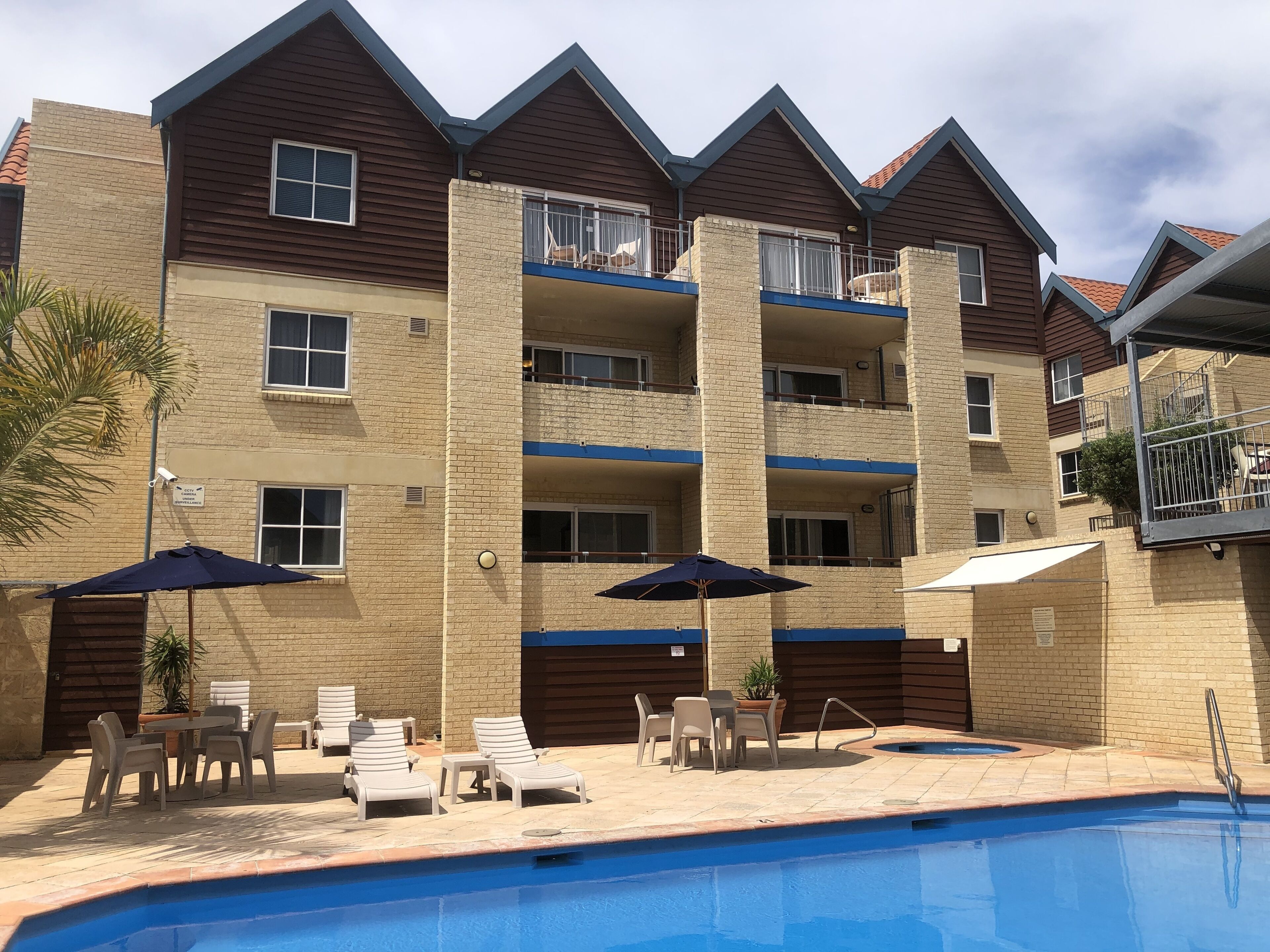 Hillary's Perth Coastal Apartment - Perfect  Location For Everyone