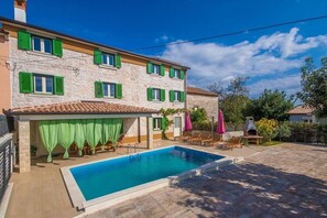 Pool - Villa Karla with private pool near Pula (Hreljići)