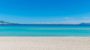 Beach nearby, sun loungers, beach towels