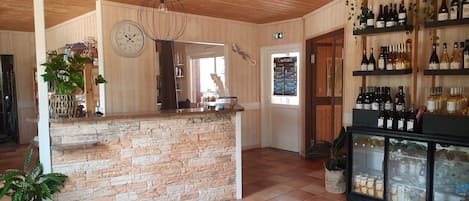 Bar (in der Unterkunft)