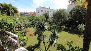 Leilighet, 1 dobbeltseng, røyk | Hageutsikt