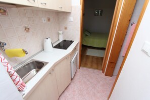 Refrigerador, cafetera/tetera, tetera/pava eléctrica, freezer
