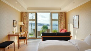 Ropa de cama de alta calidad, colchones con pillow-top y minibar