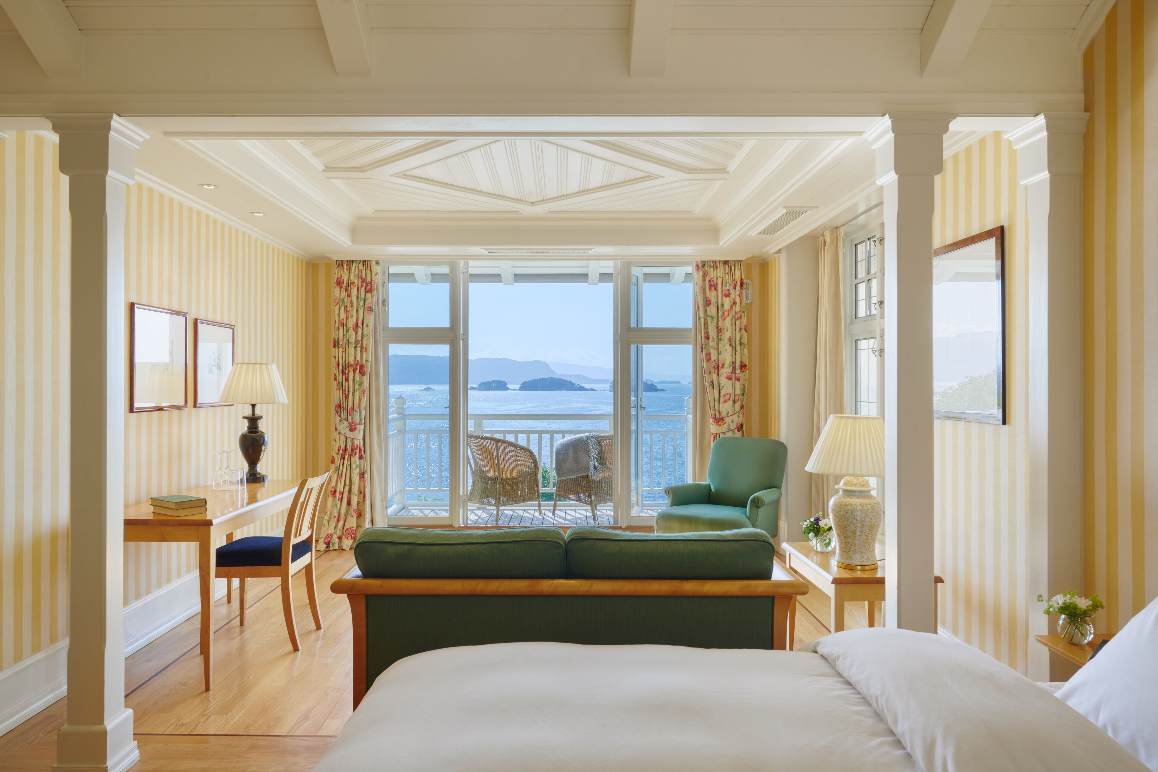 Suite – junior (Fjord View) | Sengetøy av topp kvalitet, senger med overmadrass og minibar