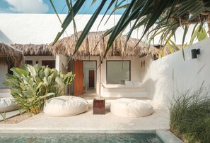 Junior Süit, Havuz Kullanımı (Shared Pool) | Odadan manzara