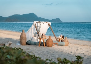 In Strandnähe, Shuttle zum Strand, Liegestühle, Sonnenschirme