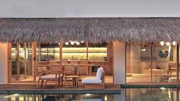 Villa Royal, 3 camere da letto, di fronte alla spiaggia | 1 camera, minibar, una cassaforte in camera, una scrivania