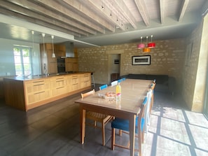 Dining - Charming 18th-Century Farmhouse with Pool, Renovated & Spacious, Near River and Trails (Auchay-sur-Vendée)