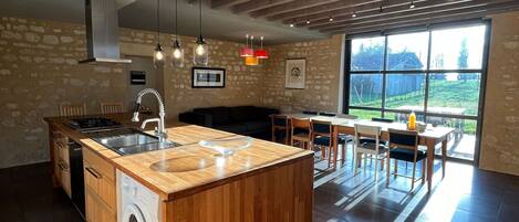 Réfrigérateur, micro-ondes, four, lave-vaisselle