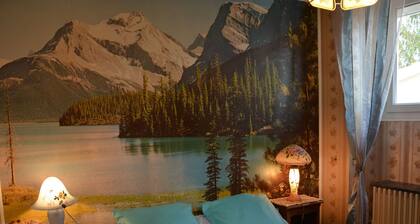 Maison Authentique avec Cour PrivĂ©e, Wifi et ProximitĂ© ActivitĂ©s â ThirĂ©, VendĂ©e