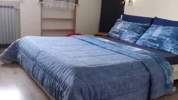 1 Schlafzimmer, Bügeleisen/Bügelbrett, Bettwäsche