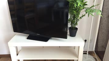 Studio, Multiple Beds, Balcony (incl. EUR 25 cleaning fee per stay) | Living area | 32-inch flat-screen TV with cable channels, TV