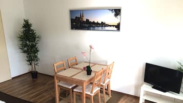 Studio, Multiple Beds, Balcony (incl. EUR 25 cleaning fee per stay) | Iron/ironing board, free WiFi, bed sheets