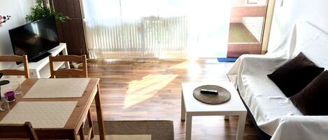 開放式客房, 多張床, 露台 (incl. EUR 25 cleaning fee per stay) | 熨斗/熨衫板、免費 Wi-Fi、床單