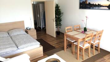 Iron/ironing board, free WiFi, bed sheets