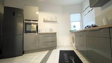 Fridge, microwave, oven, stovetop