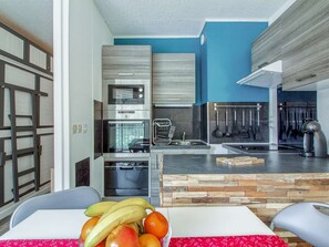 Réfrigérateur, micro-ondes, four, lave-vaisselle