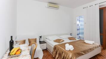 Estúdio (Studio Apartment with Balcony and Sea) | 3 quartos, Wi-Fi de cortesia