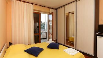 Quarto casal (Double Room with Balcony and Sea View) | 3 quartos, Wi-Fi de cortesia