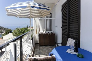 Quarto casal (Double Room with Balcony and Sea View) | Fachada