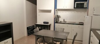 adorable studio, totally renovated with taste, sea view terrace