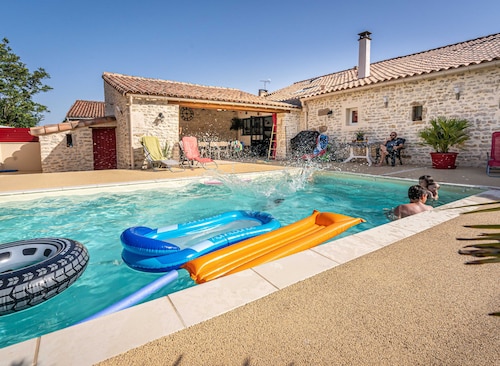 Family Retreat with Heated Pool, Near Puy du Fou & La Rochelle, Sleeps 14