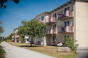 Front of property - Ravinstigen - Visby lägenhetshotell (Visby)