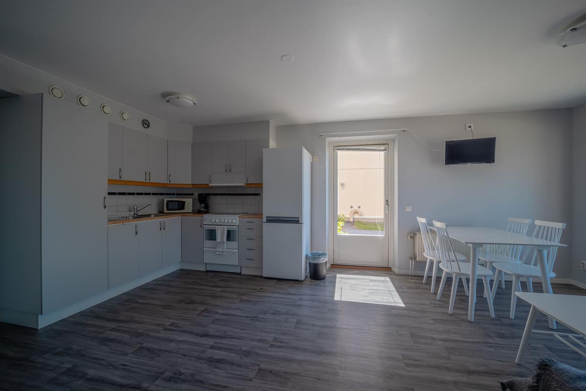 apartment, 2 bedrooms, ground floor | 1 bedroom, free wifi, bed sheets