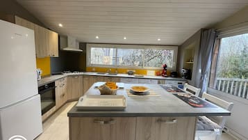 Réfrigérateur, micro-ondes, four, lave-vaisselle