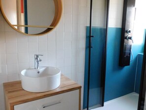 Bathroom - Rustic cottage with games room and animals in the countryside (Saint-Julien-des-Landes)