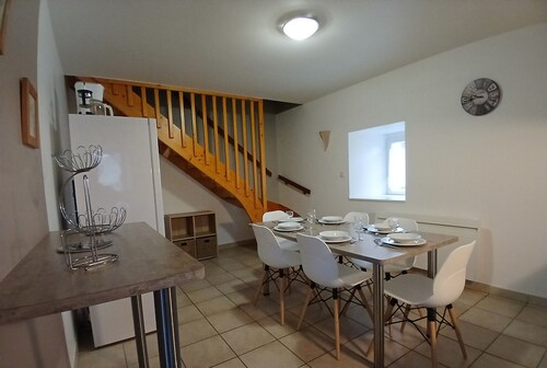 Maison ancienne rénovée avec terrasses, jusqu'à 6 personnes, La Gaubretière