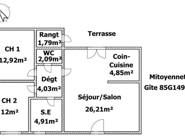 A hotel layout with two bedrooms (CH 1 and CH 2), a WC, a kitchen, a dining area, a sitting area, and a terrace. - Cozy Farmhouse with Private Pond, Terrace, and Ultralight Airstrip Nearby (Vairé)