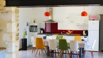 Réfrigérateur, micro-ondes, four, lave-vaisselle