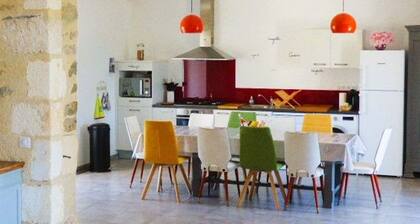 Spacious Renovated Farmhouse with Private Garden, Near Beaches, Surf, and Adventure Parks