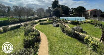 Maison de caractĂšre avec piscine, 8 pers, proche Puy du Fou et Nantes