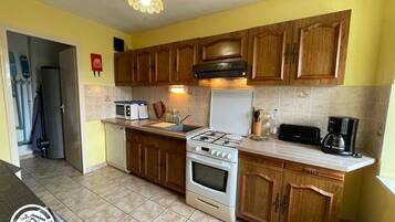 Réfrigérateur, micro-ondes, four, lave-vaisselle