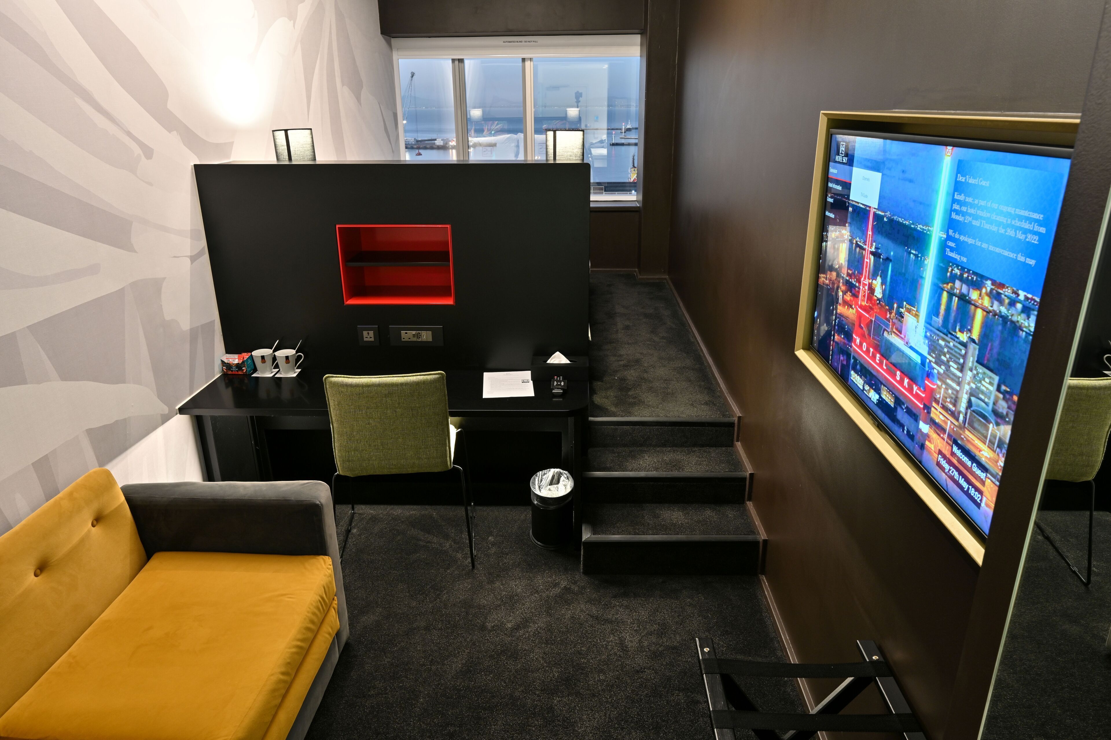 standard room, 1 queen bed | 1 bedroom, premium bedding, in-room safe, laptop workspace