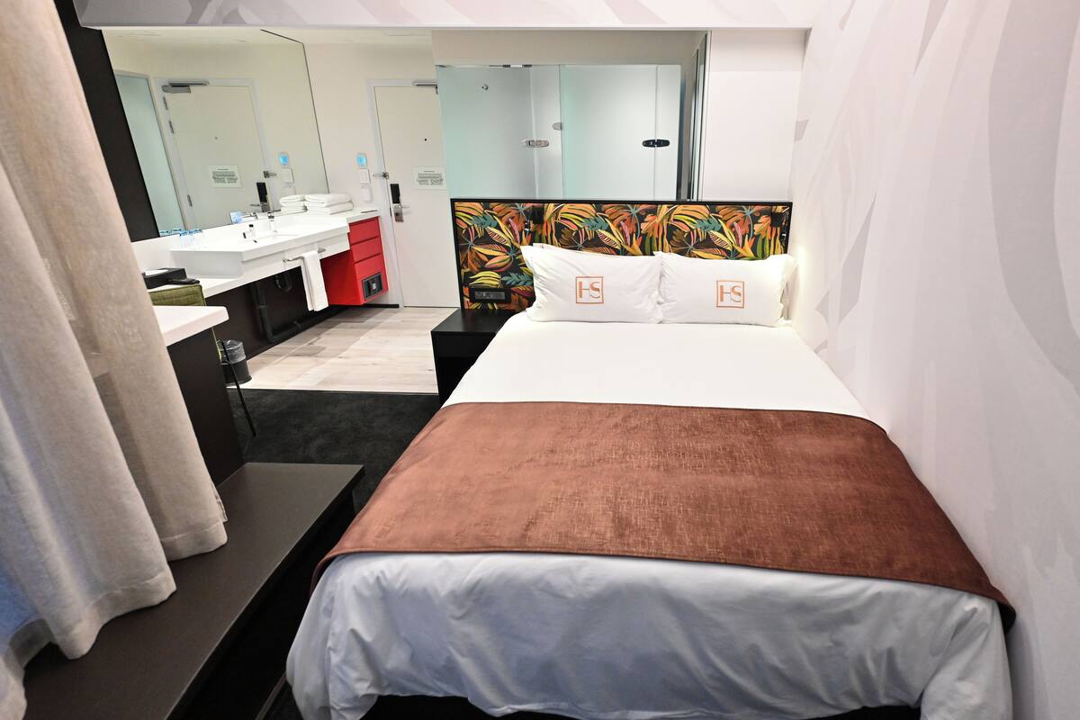 Deluxe Queen Room | Premium bedding, in-room safe, laptop workspace, blackout curtains